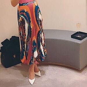 Versace - Rodeo silk pleated skirt - size 36 Italian  - worn once